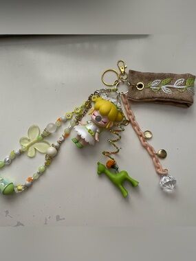 Daisy Changeling Keychain